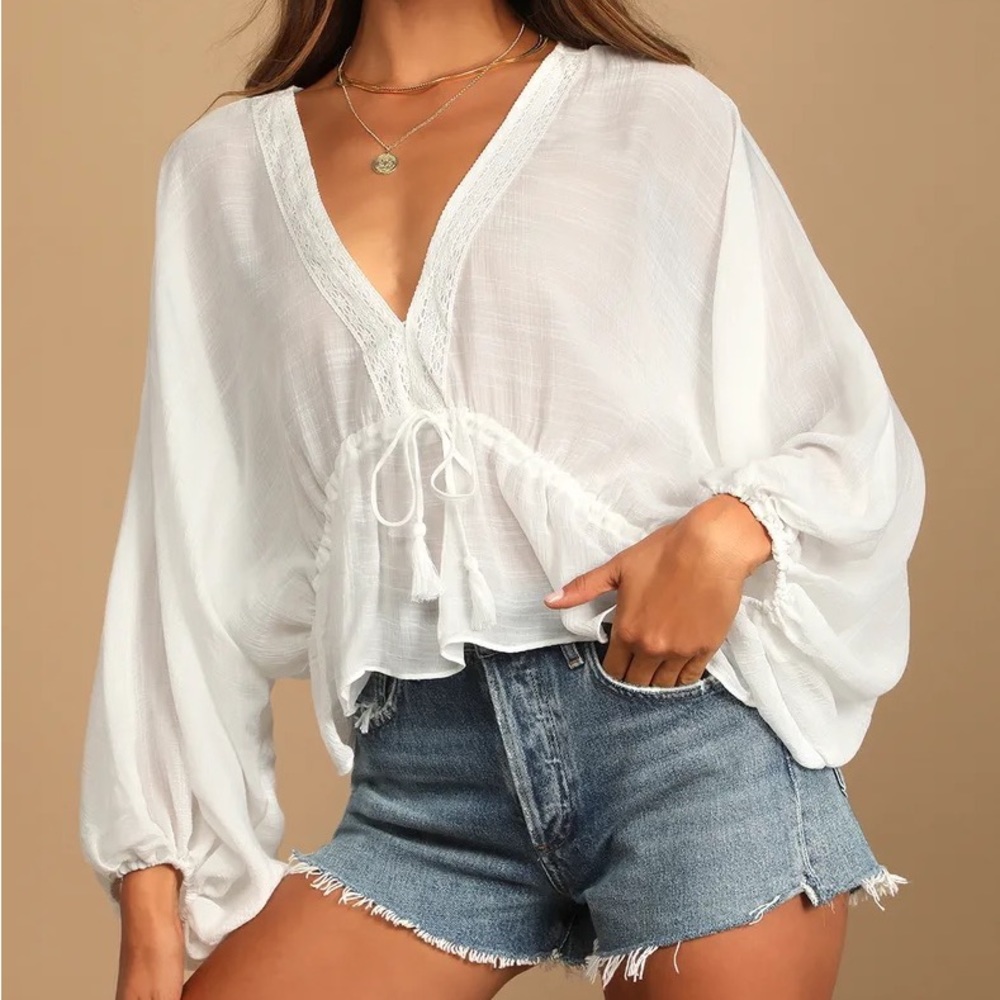 EUC: LULU’S Breezy Behavior White Dolman Top